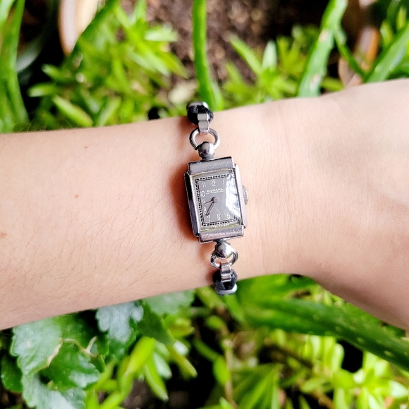 Vintage Swiss Rodana Antimagnetic Classic Dainty Leather Watch - Picture 8 of 12